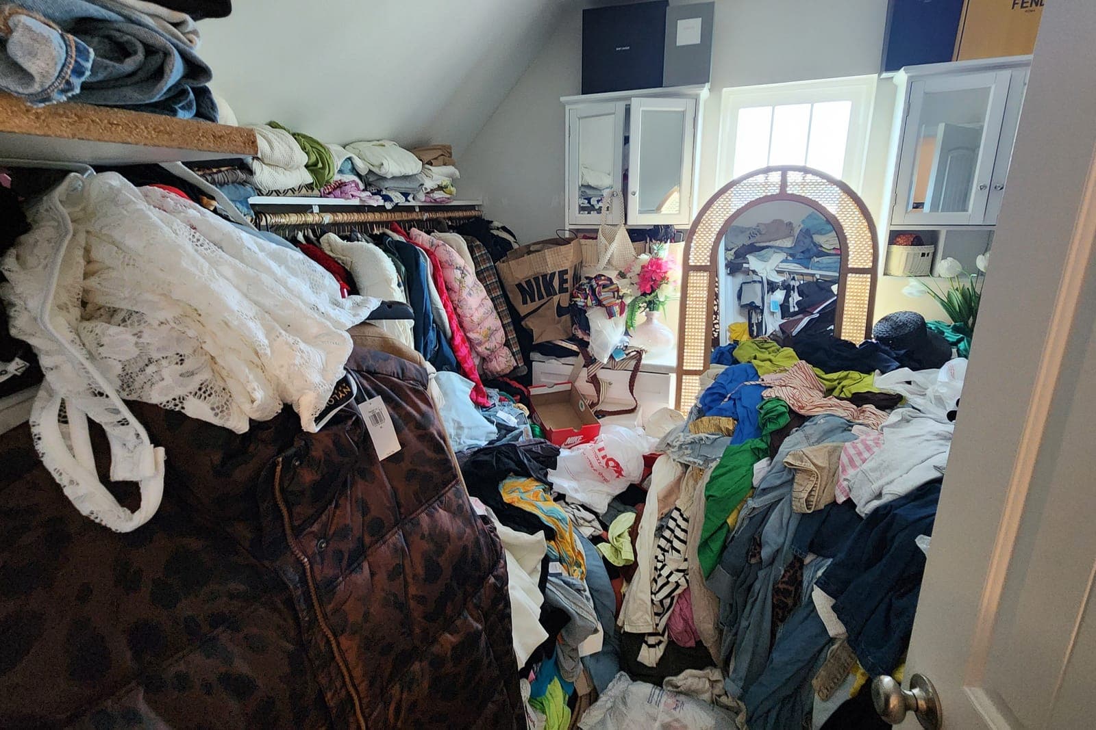 Real Estate Photo Decluttering and Object Removal — before
